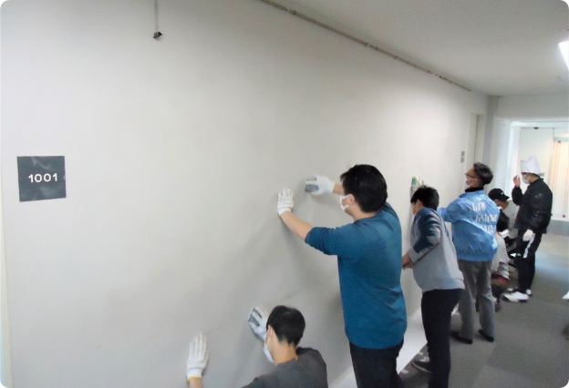 フロアの壁の施工を下地から仕上げまで！