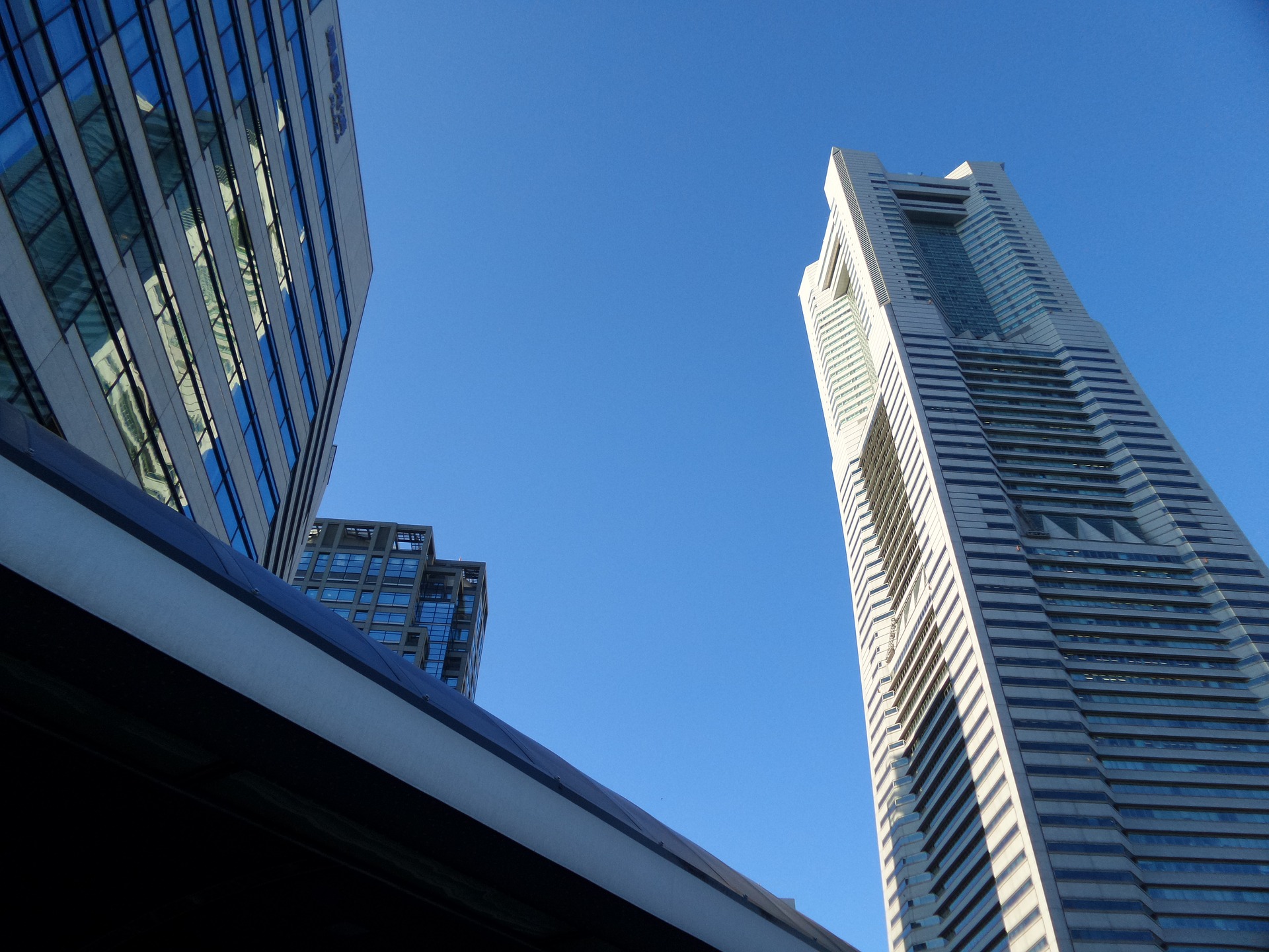 新宿で一番高いビルと言えば「東京都庁舎」！第1庁舎、第2庁舎ともに、最新の設計ツールである「BIM(ビム)」を使って再現してみます。パソコン初心者も大歓迎！