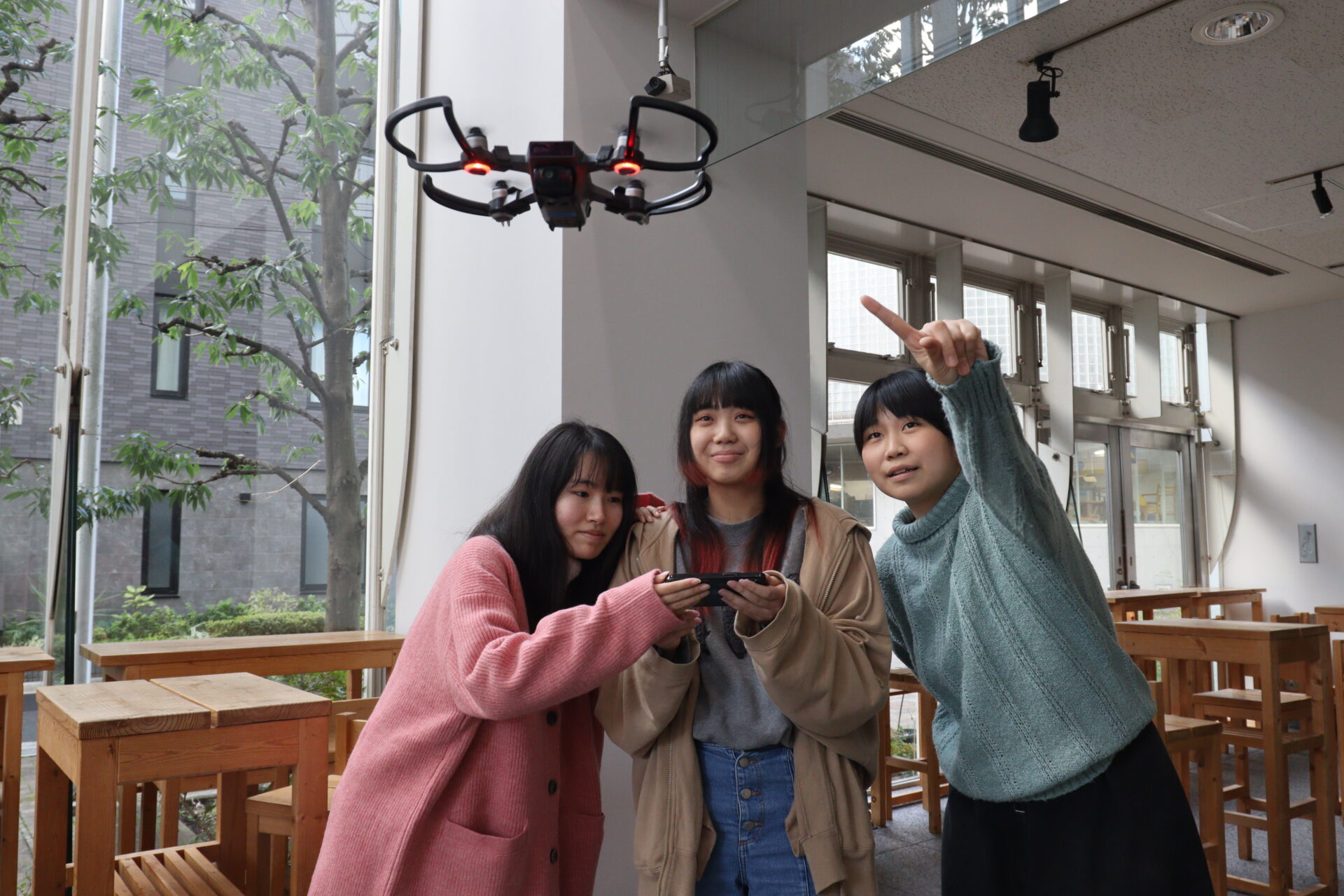 ドローンを操れ！空飛ぶプログラミング体験 ドローンを空に飛ばしてドローンミッションにチャレンジ