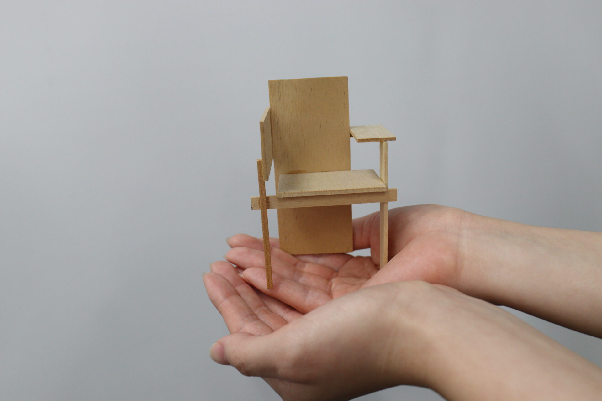 ミニ「ベルリンチェア」を制作＆モダンデザインの魅力に迫ろう